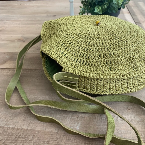Natural green raffia paper circle  bag. - Picture 6 of 7